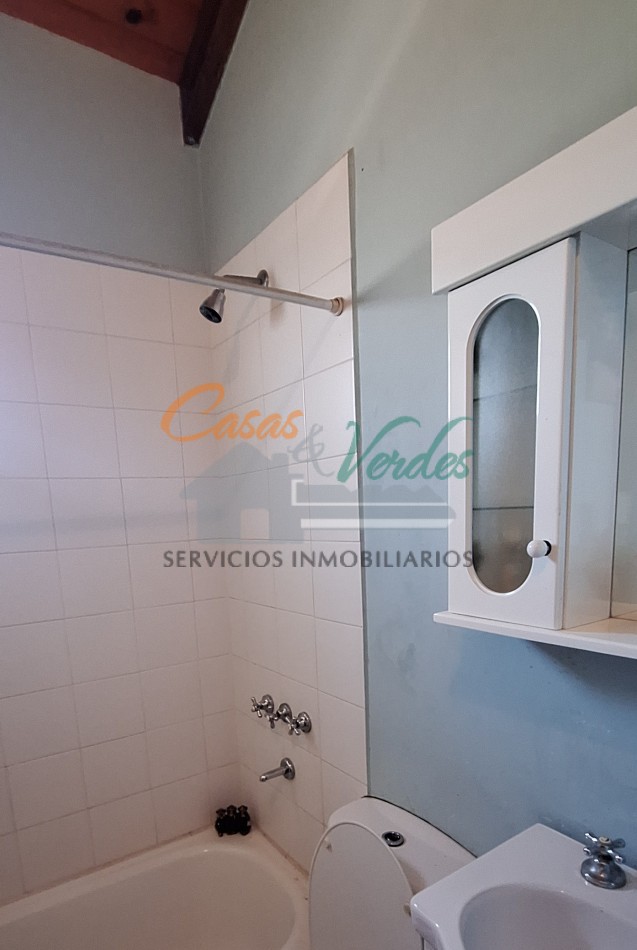 VENTA duplex , muy amplio frente-terreno, muy buen estado general