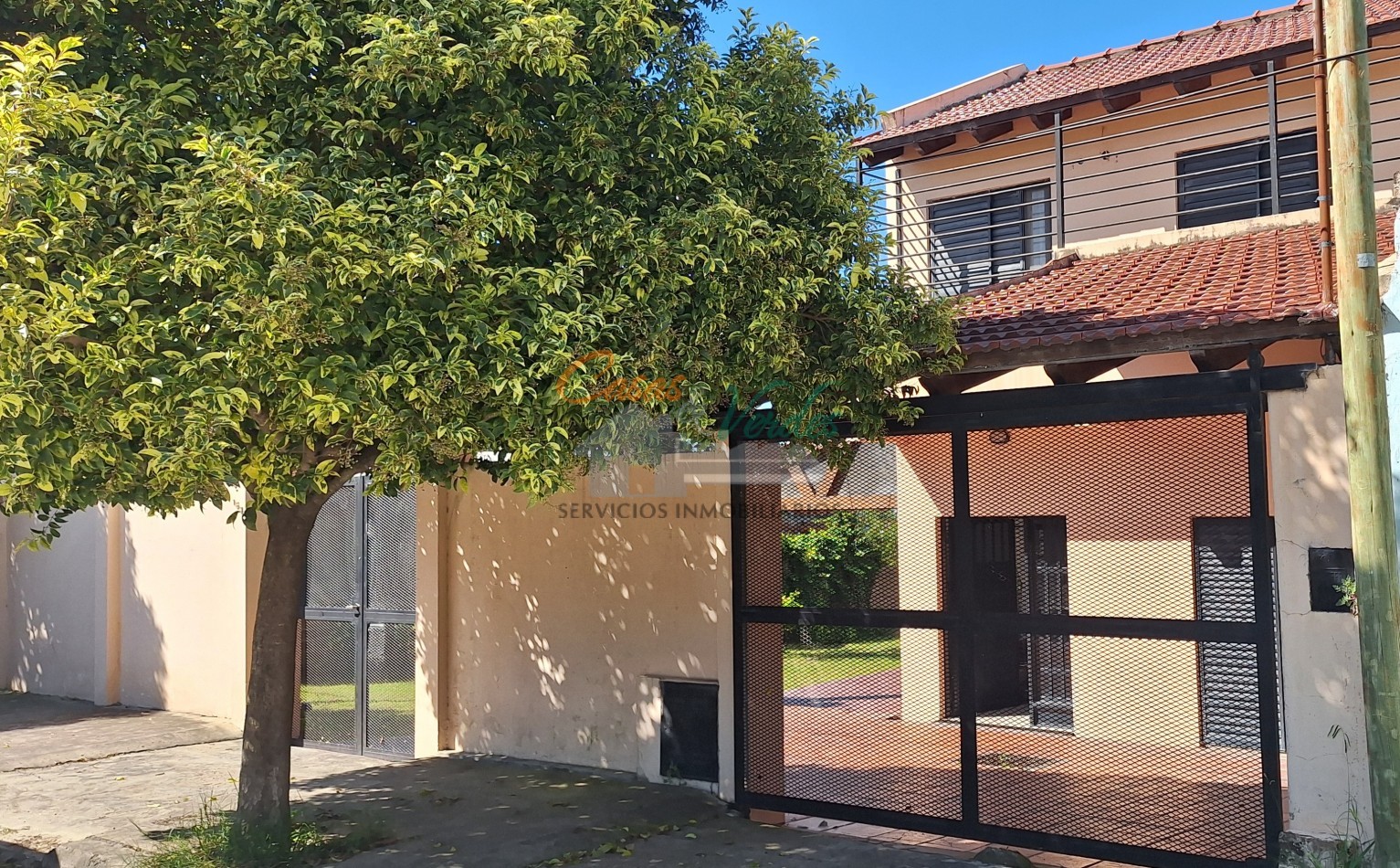 VENTA duplex , muy amplio frente-terreno, muy buen estado general