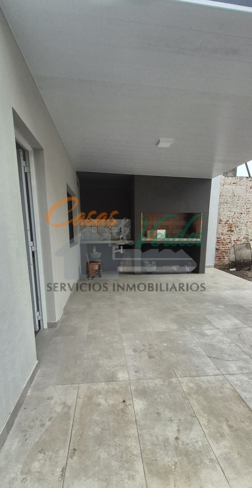 Venta, casa centrica, moderna A ESTRENAR, Laprida al 200