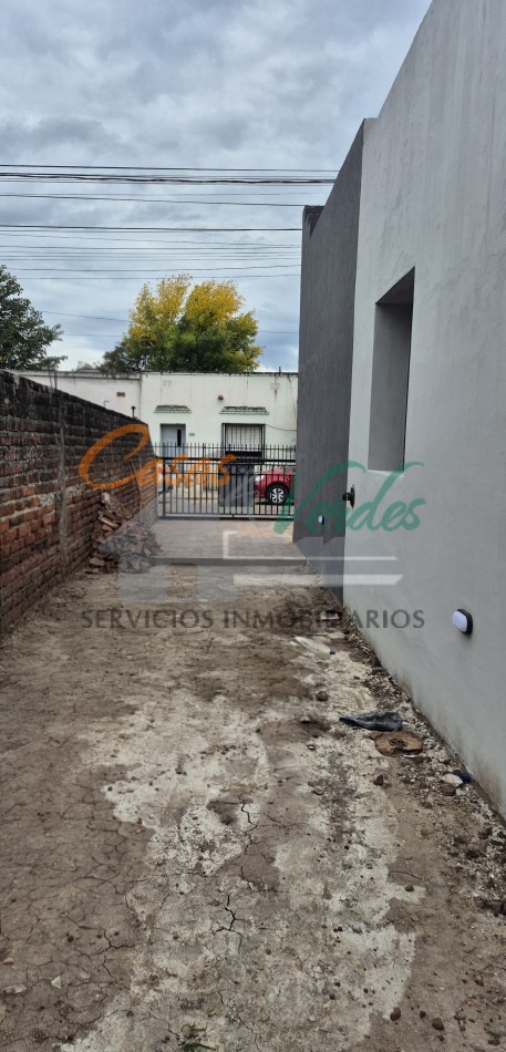 Venta, casa centrica, moderna A ESTRENAR, Laprida al 200