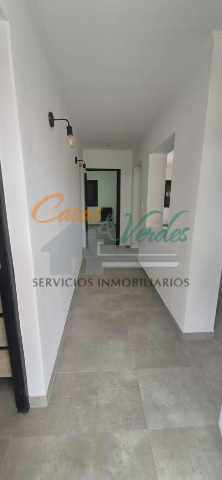 Venta, casa centrica, moderna A ESTRENAR, Laprida al 200