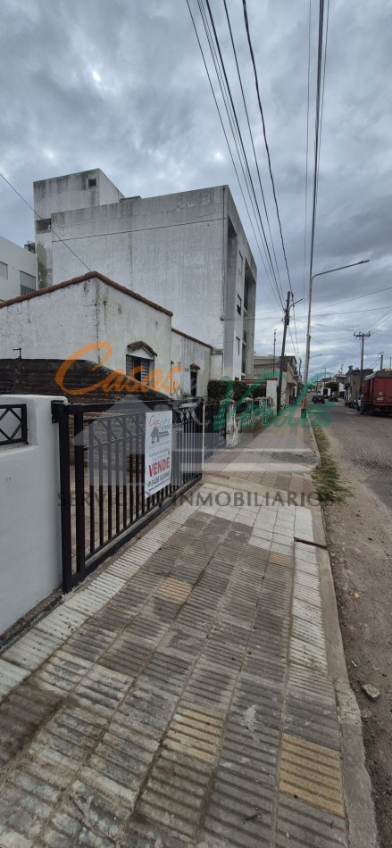 Venta, casa centrica, moderna A ESTRENAR, Laprida al 200