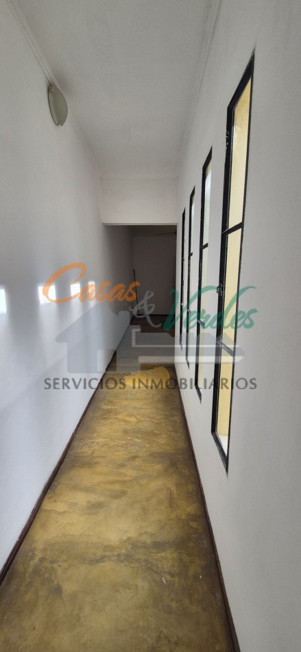 ALQUILER, depto CENTRICO, un dormitorio muy amplio , por escalera, 