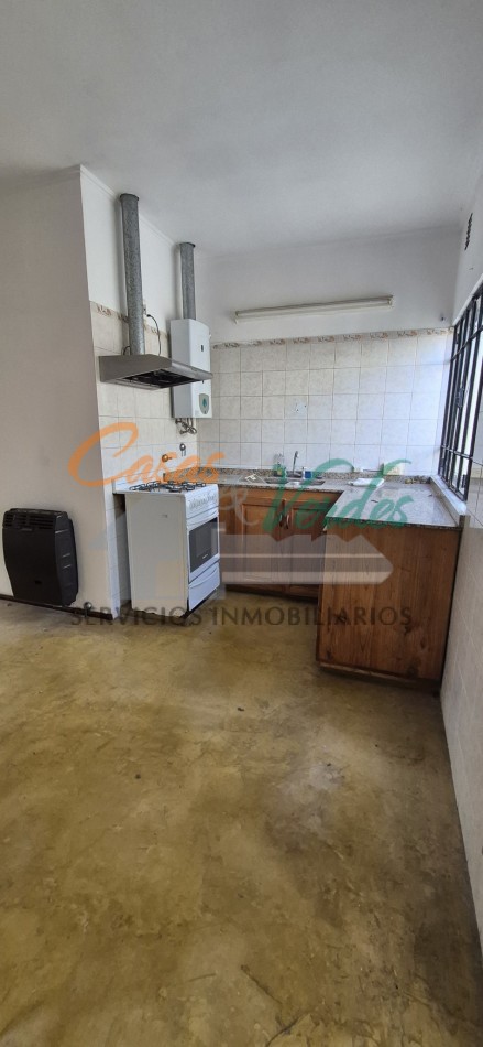 ALQUILER, depto CENTRICO, un dormitorio muy amplio , por escalera, 