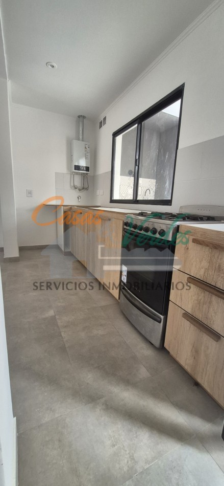 Venta, casa centrica, moderna A ESTRENAR, Laprida al 200