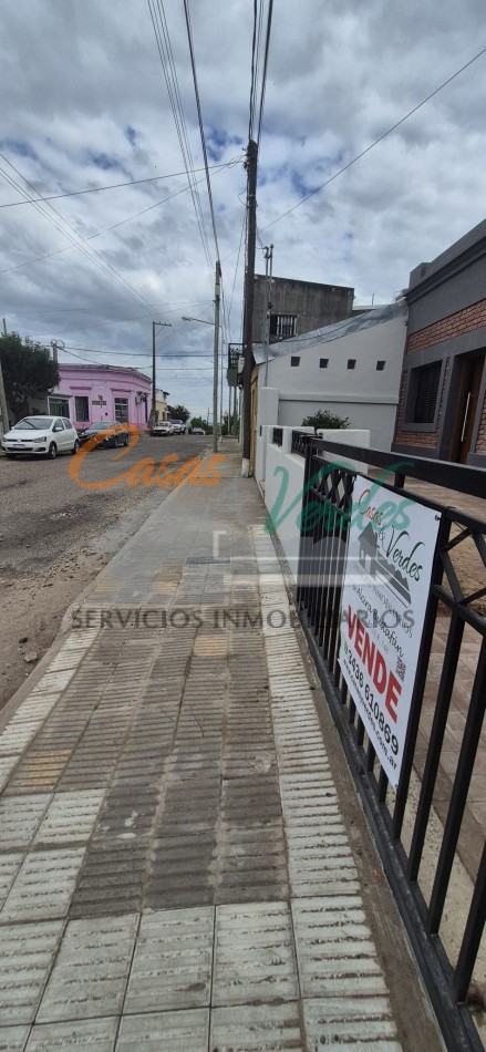 Venta, casa centrica, moderna A ESTRENAR, Laprida al 200