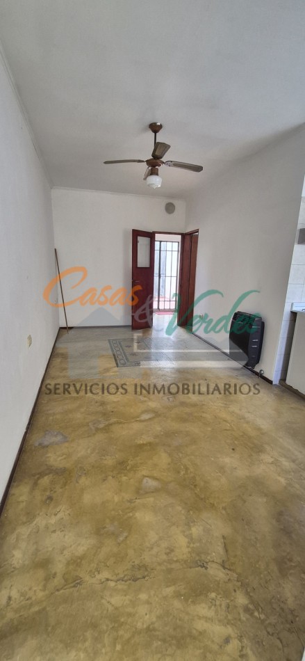 ALQUILER, depto CENTRICO, un dormitorio muy amplio , por escalera, 