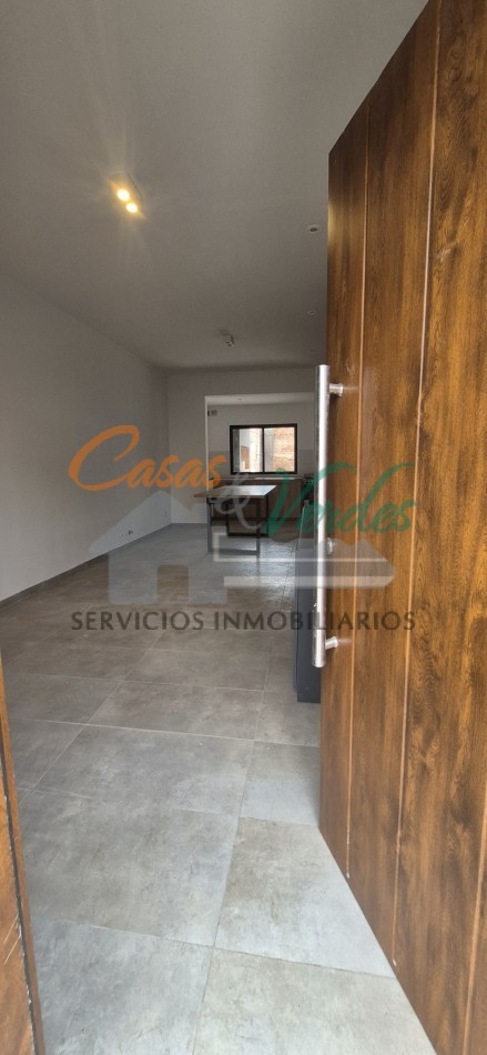 Venta, casa centrica, moderna A ESTRENAR, Laprida al 200