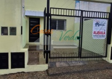 Alquiler casa 2 dorm, cochera, patio, gas natural