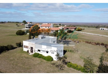 Casa en Venta Los Algarrobos, 3 dorm, 2 baños, pileta, amplio parque, seguridad, naturaleza 