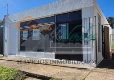 VENTA, Salon comercial amplio MAS entrada para vehiculos, patio trasero