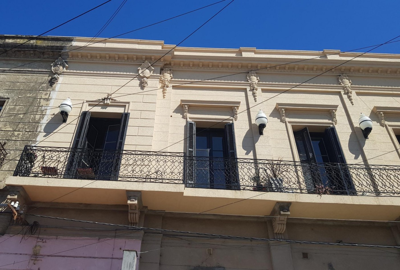 TRES deptos. OPORTUNIDAD de excelente RENTA, pleno CENTRO