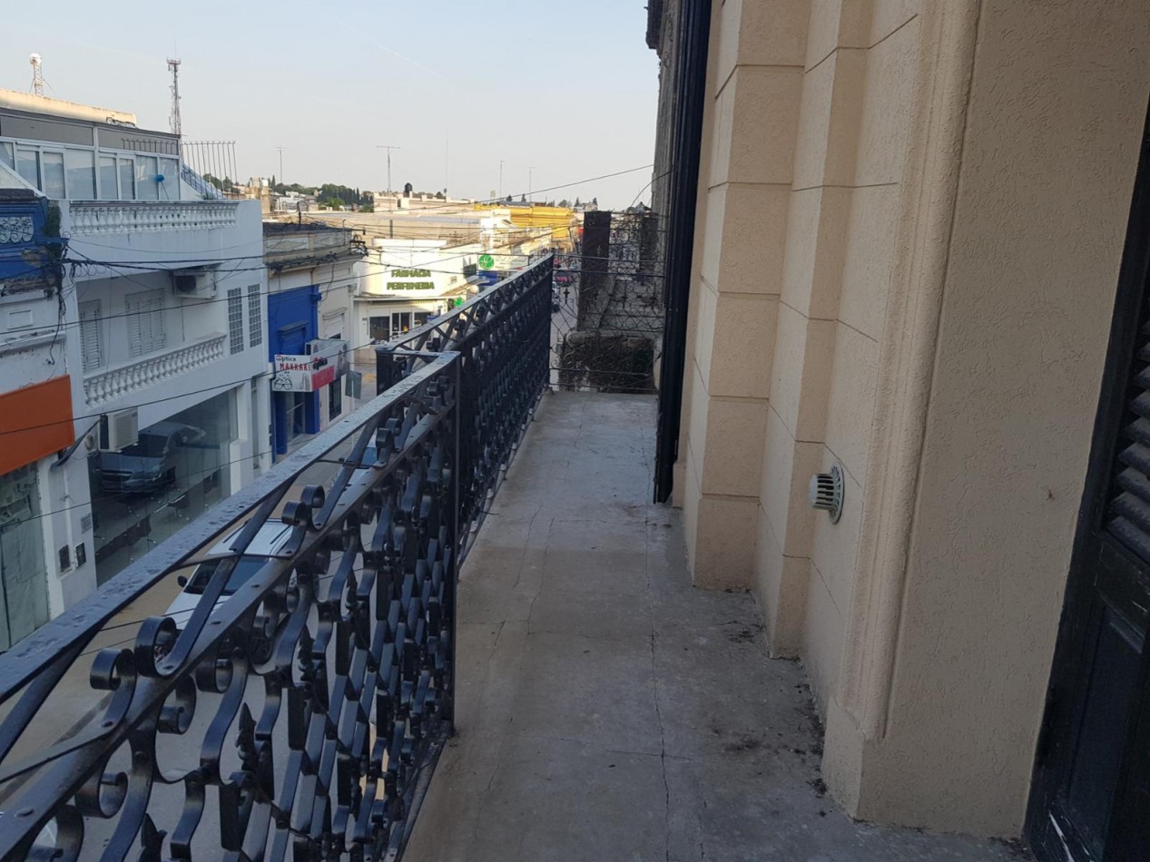 TRES deptos. OPORTUNIDAD de excelente RENTA, pleno CENTRO