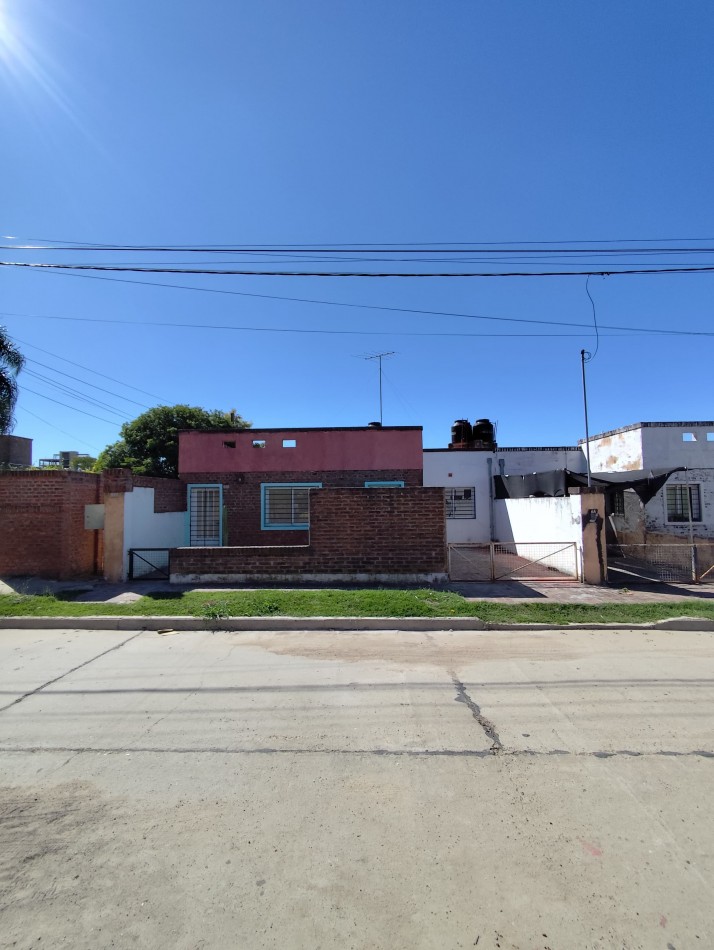 alquiler CASA dos dormitorios, cochera abierta,