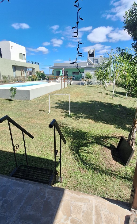 VENTA, muy buena casa NUEVA con pileta y vistas al Rio