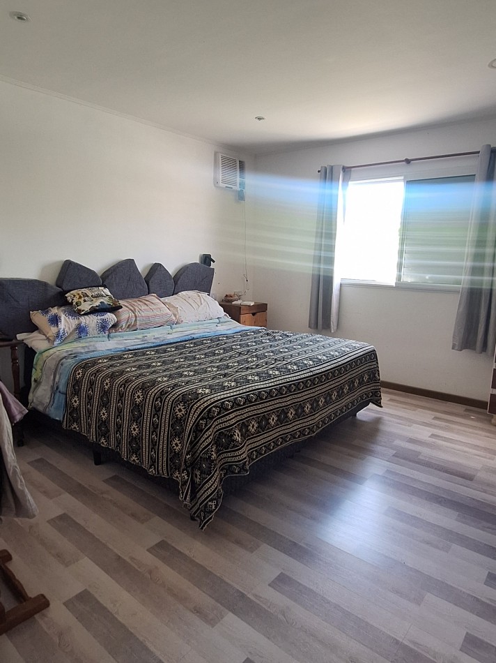 VENTA, muy buena casa NUEVA con pileta y vistas al Rio