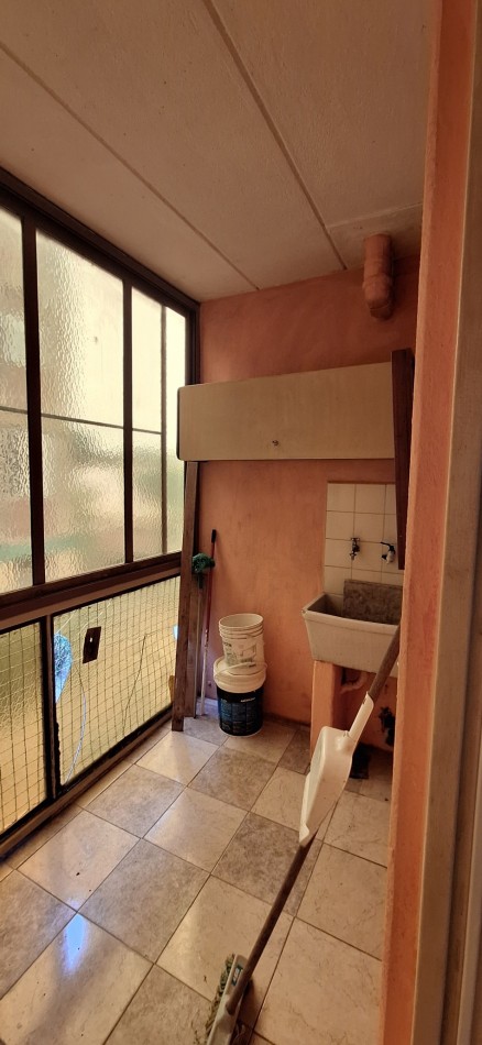 Depto 2 dorm, baño, cocina, living, lavadero, en 1er piso, Camoirano y Basualdo