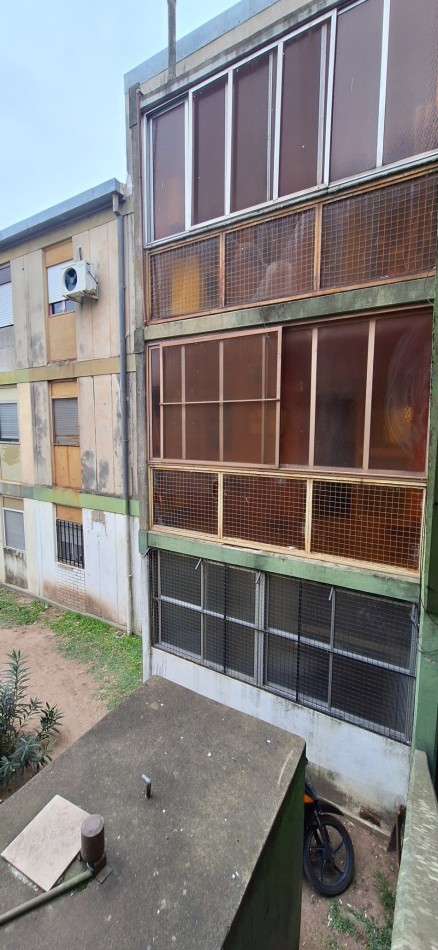 Depto 2 dorm, baño, cocina, living, lavadero, en 1er piso, Camoirano y Basualdo