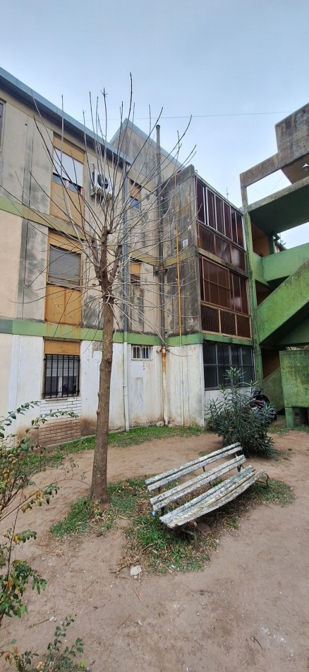 Depto 2 dorm, baño, cocina, living, lavadero, en 1er piso, Camoirano y Basualdo