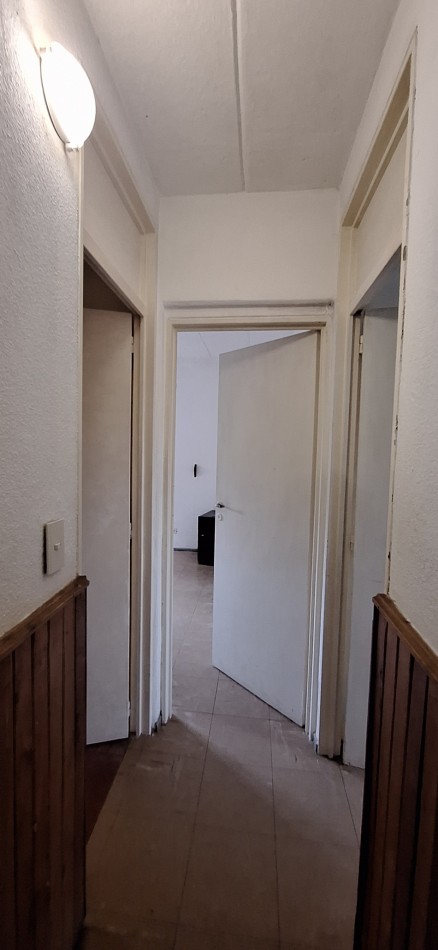 Depto 2 dorm, baño, cocina, living, lavadero, en 1er piso, Camoirano y Basualdo