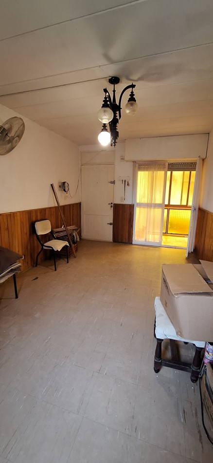 Depto 2 dorm, baño, cocina, living, lavadero, en 1er piso, Camoirano y Basualdo