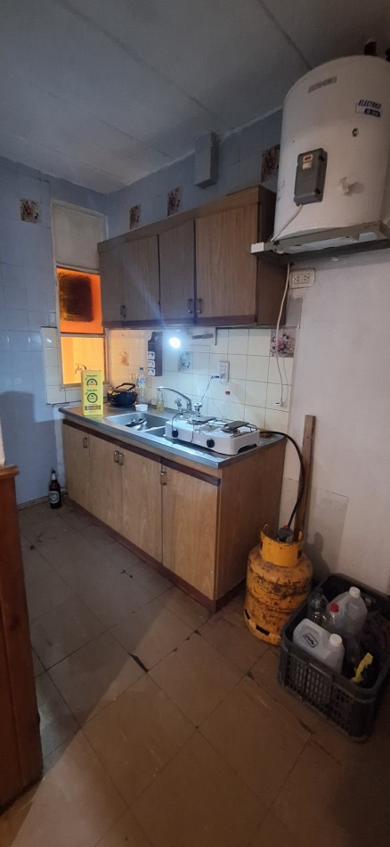 Depto 2 dorm, baño, cocina, living, lavadero, en 1er piso, Camoirano y Basualdo