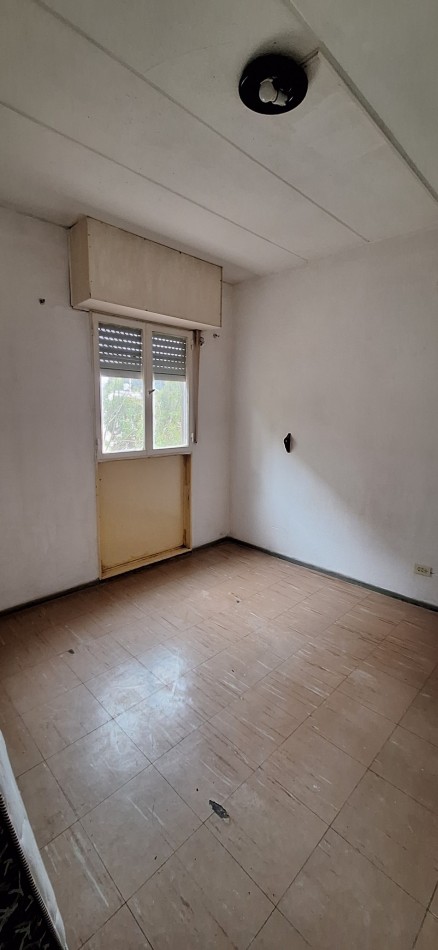 Depto 2 dorm, baño, cocina, living, lavadero, en 1er piso, Camoirano y Basualdo