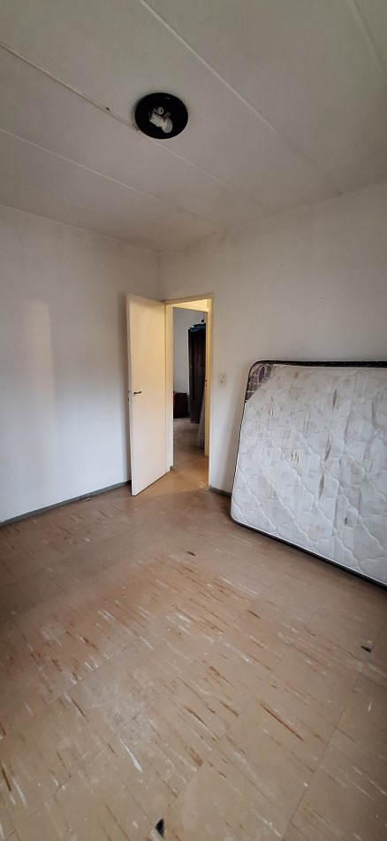 Depto 2 dorm, baño, cocina, living, lavadero, en 1er piso, Camoirano y Basualdo