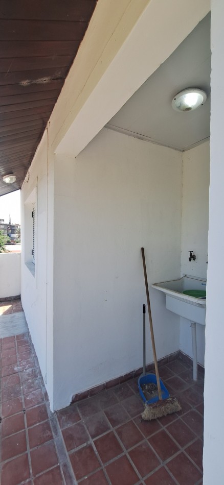 ALQUILER, dos dorm, en 1 er piso por escaleras