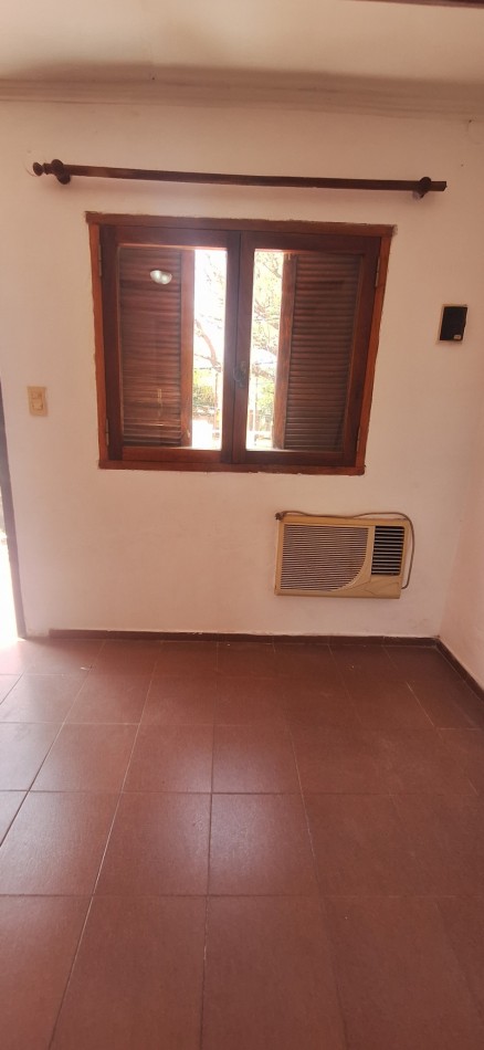 ALQUILER, dos dorm, en 1 er piso por escaleras