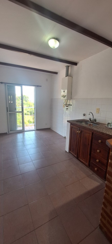 ALQUILER, dos dorm, en 1 er piso por escaleras