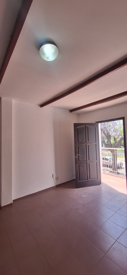 ALQUILER, dos dorm, en 1 er piso por escaleras