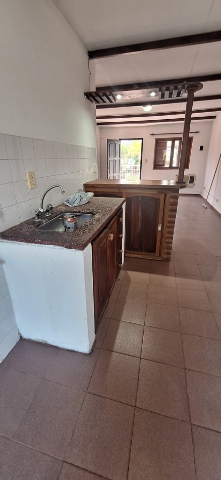 ALQUILER, dos dorm, en 1 er piso por escaleras