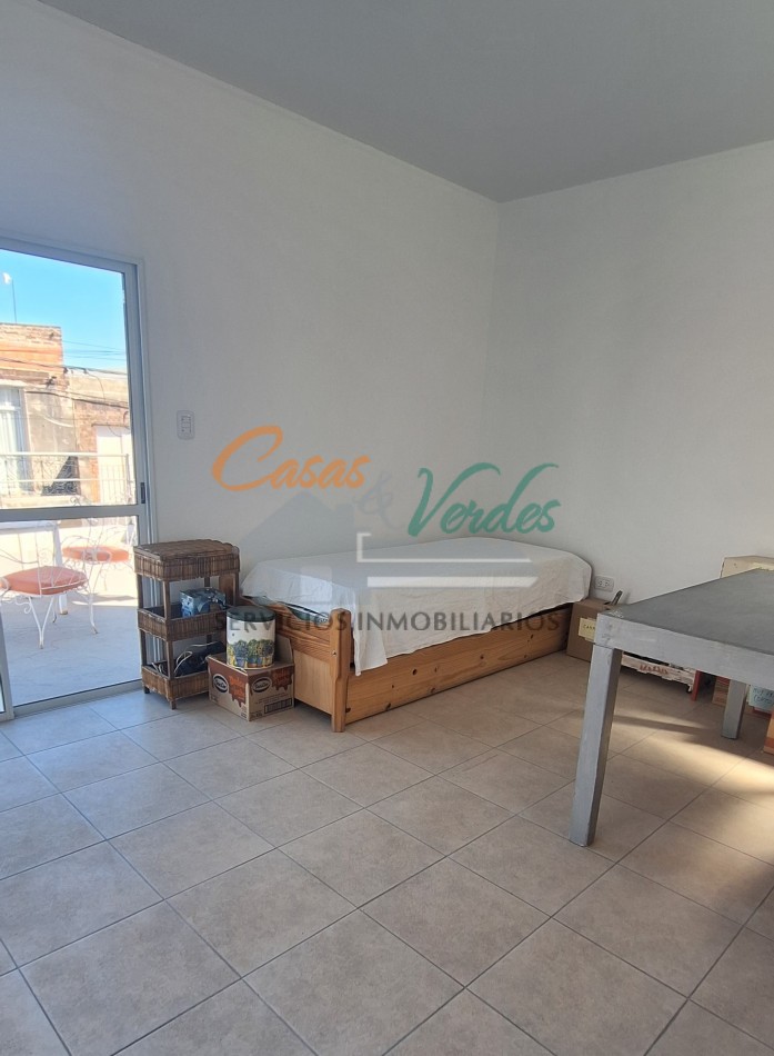 Venta, HERMOSA Y MODERNA CASA, en dos plantas, doble cochera, pileta,