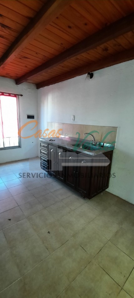 Alquiler , CASA de dos/tres dormitorios, patio, buena ubicacion