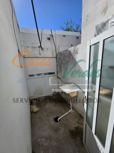 Alquiler casa 2 dorm, cochera, patio, gas natural