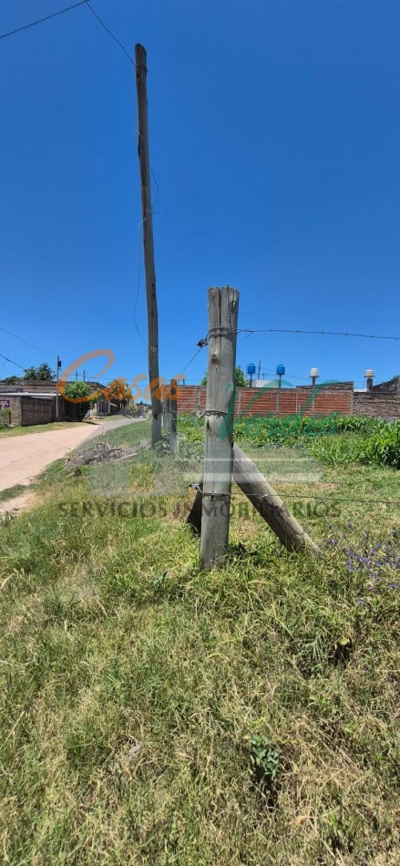 VENTA, terreno en ESQUINA, 10m por calle Congreso, 24m. por calle Ituzaingo, servicios de luz, agua y cloacas.- Calle principal de ingreso a la ciudad.-