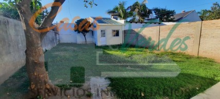 Alquiler , CASA de dos/tres dormitorios, patio, buena ubicacion
