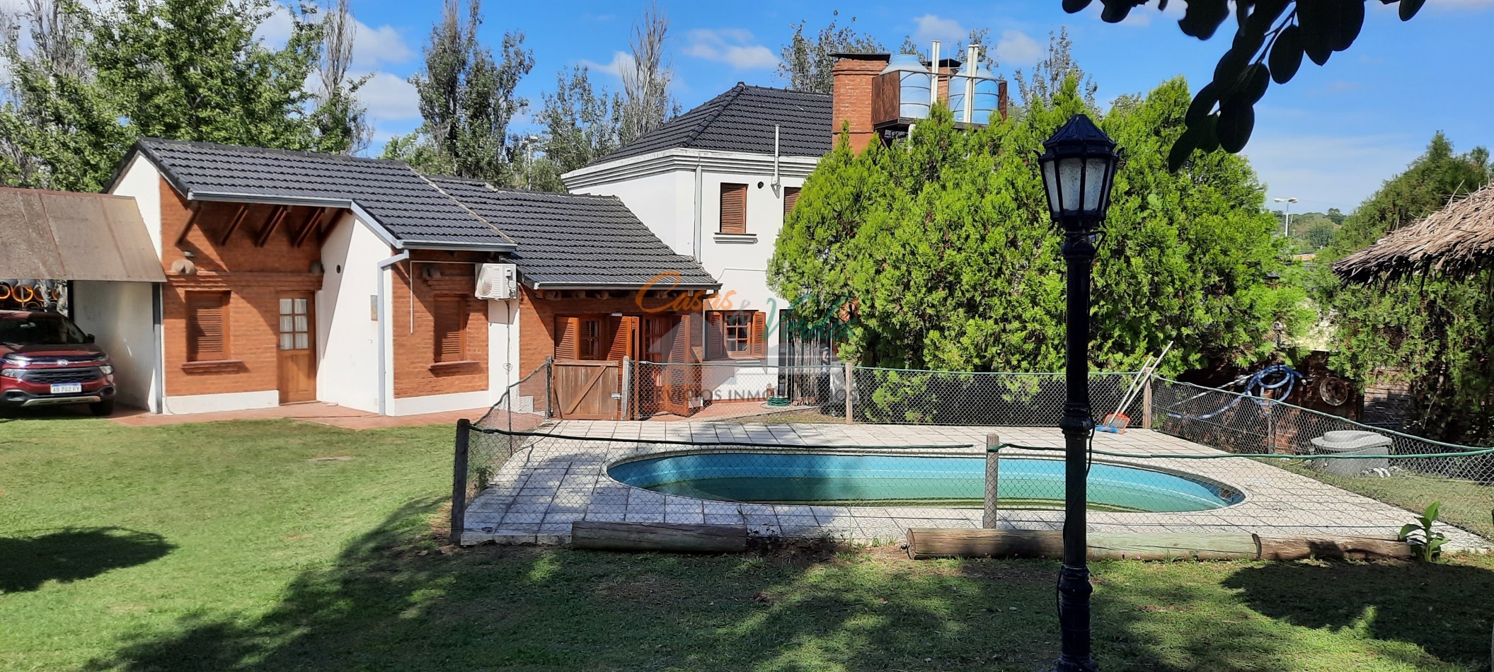 VENTA, hermosa casa con 3 dorm, 2 baños, pileta, parque, excelente ubicacion, Perfecto estado