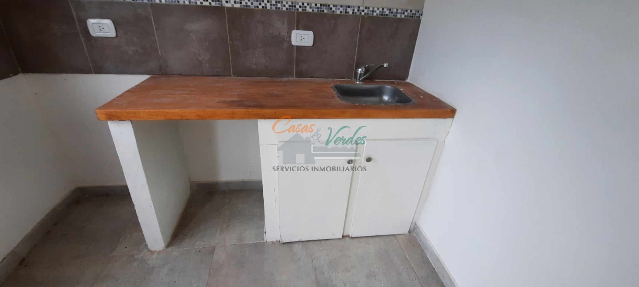 ALQUILER Casa 1 Dormitorio, entrada para auto