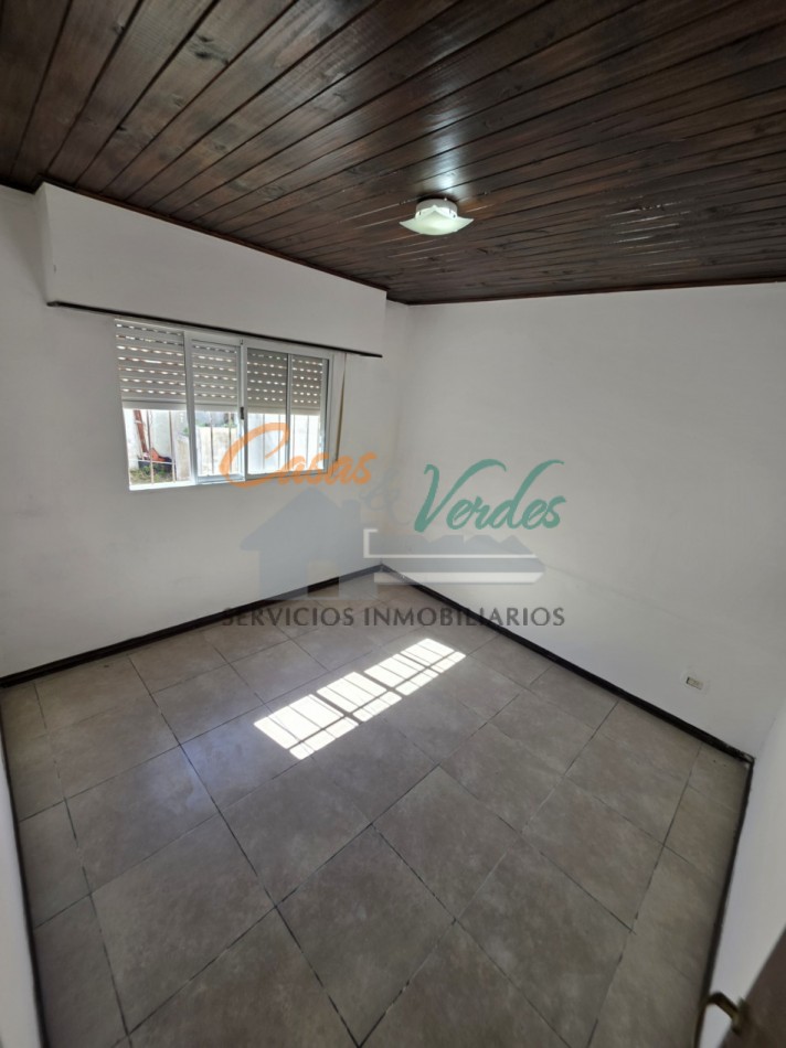 Alquiler casa 2 dorm, cochera, patio, gas natural
