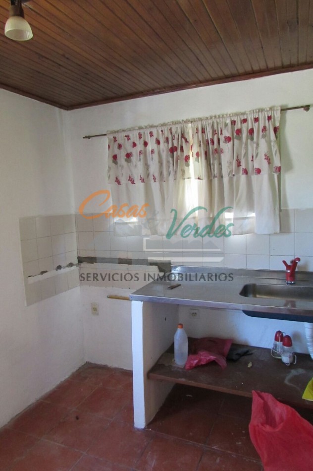 EXCELENTE OPORTUNIDAD, ideal RENTA, tres inmuebles , dos departamentos y una casa, pleno centro , todos los servicios.