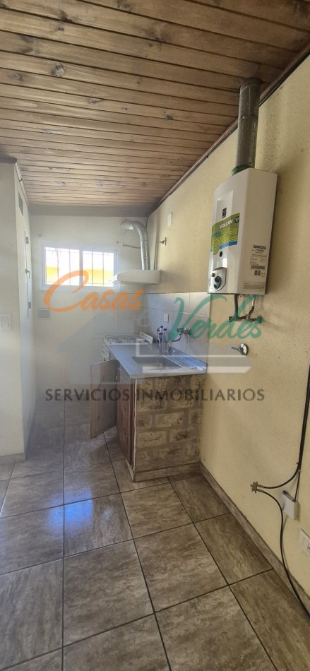 ALQUILER, casa UN dorm, gas natural, patio