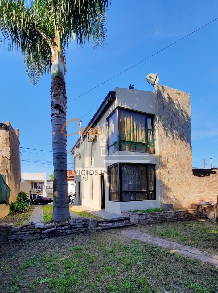 EXCELENTE OPORTUNIDAD, ideal RENTA, tres inmuebles , dos departamentos y una casa, pleno centro , todos los servicios.