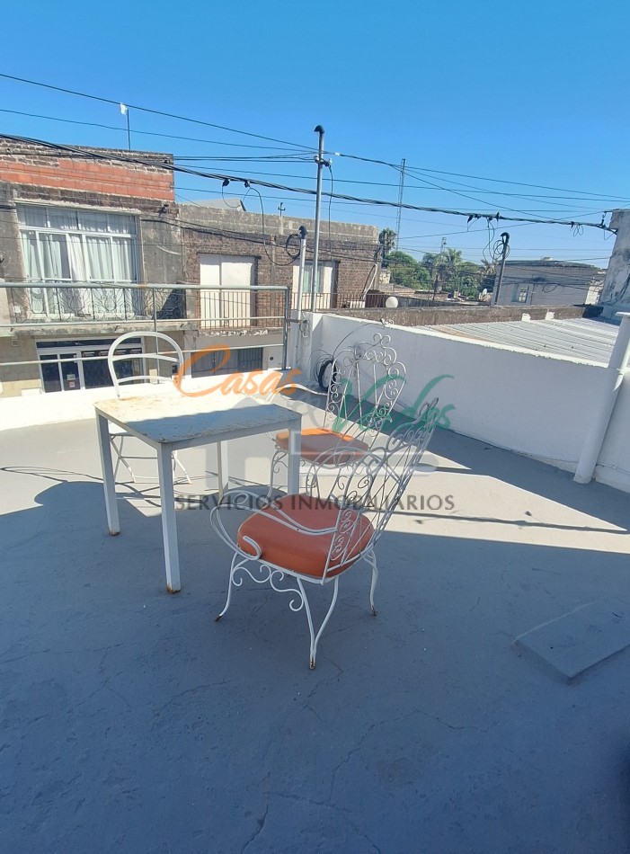 Venta, HERMOSA Y MODERNA CASA, en dos plantas, doble cochera, pileta,