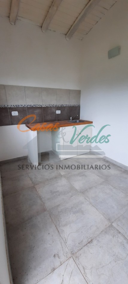 ALQUILER Casa 1 Dormitorio, entrada para auto