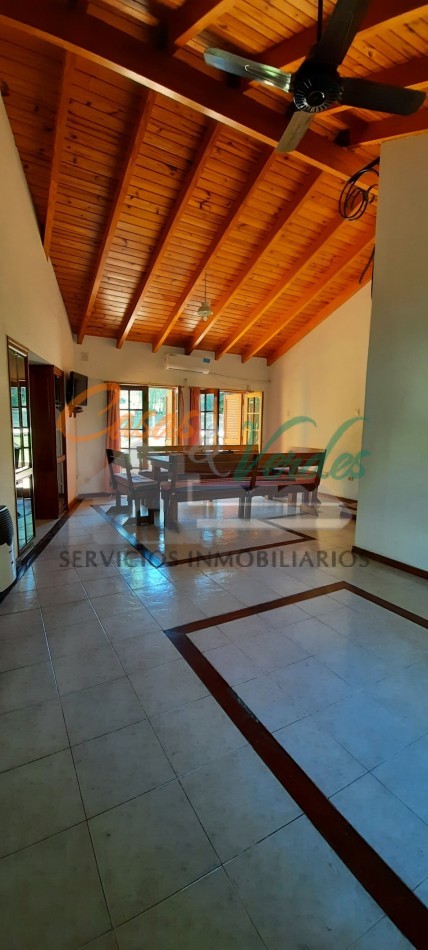 VENTA, hermosa casa con 3 dorm, 2 baños, pileta, parque, excelente ubicacion, Perfecto estado
