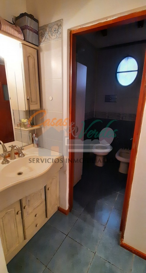 ALQUILER , hermosa casa Antigua totalmente reciclada, grande y con todos los servicios