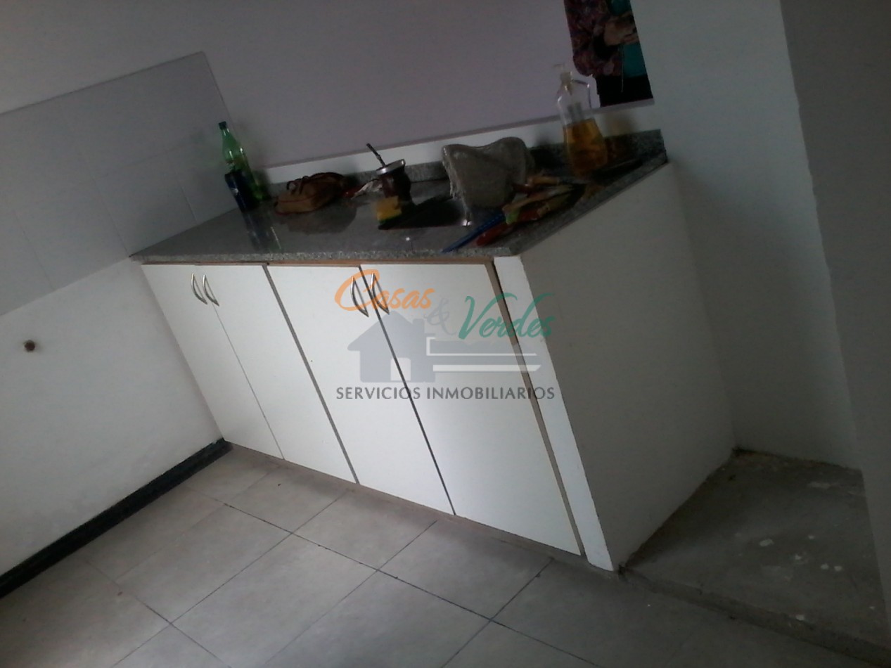 VENTA casa 2 dorm, cochera, patio, gas natural excelente ubicacion
