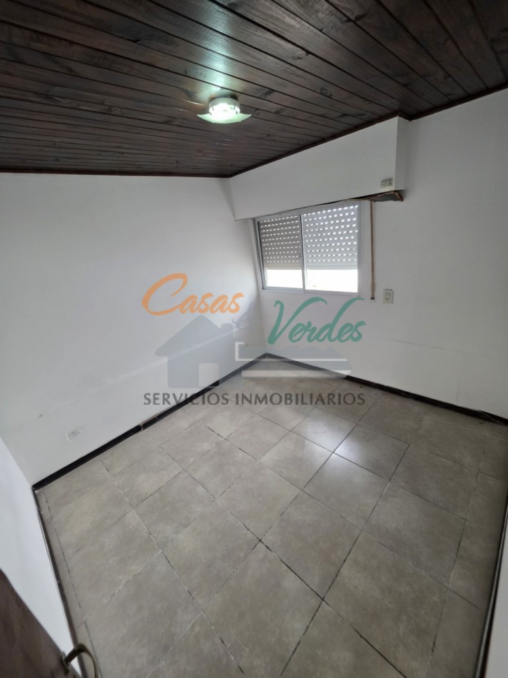 Alquiler casa 2 dorm, cochera, patio, gas natural